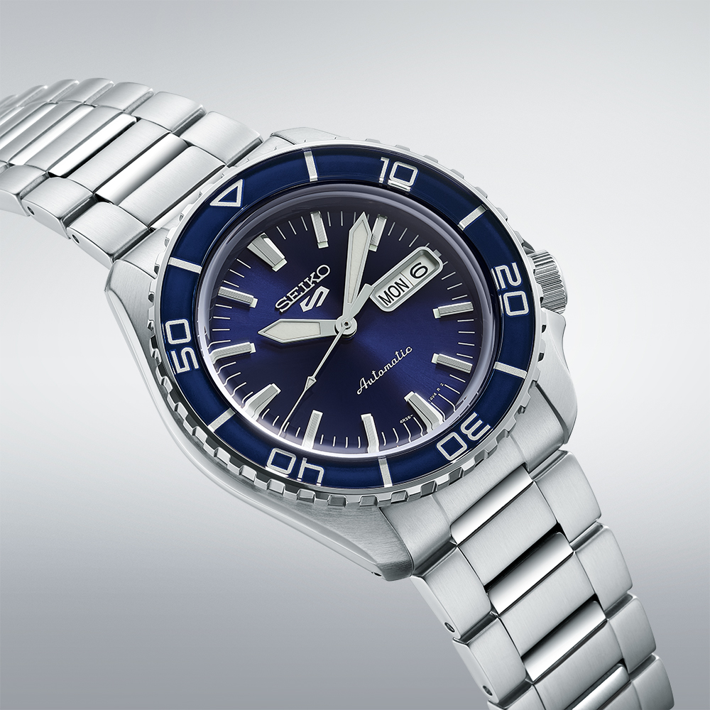 Seiko 5 Sports SKX – SNZH5 "Bluetone Redux" SRPK97K1 - Imagen 2